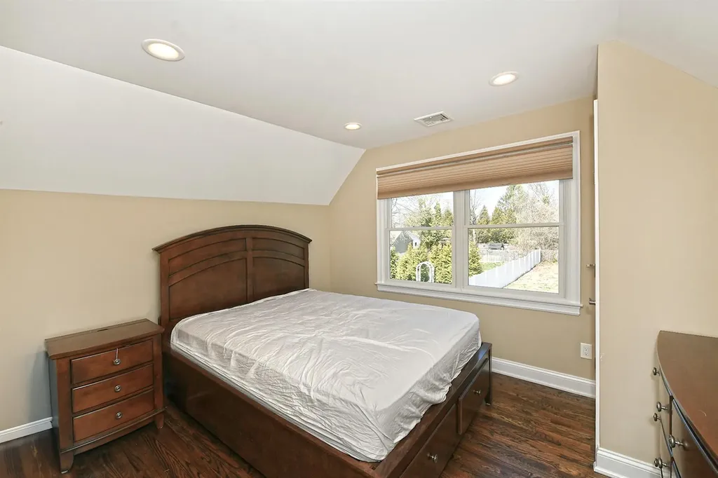 17 2nd Street Islip NY 11751