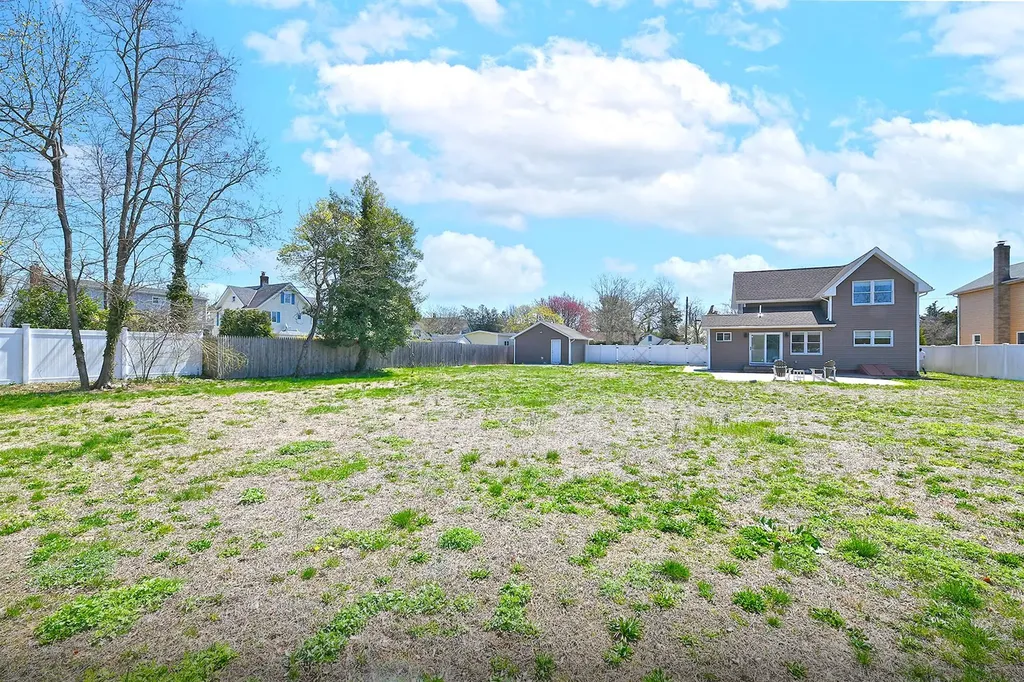 17 2nd Street Islip NY 11751