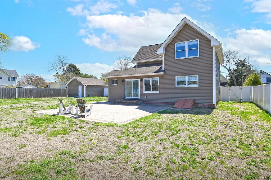 17 2nd Street Islip NY 11751