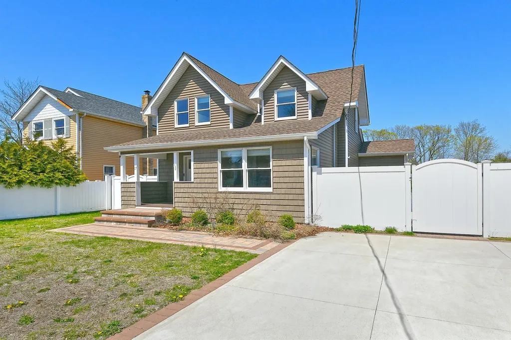 17 2nd Street Islip NY 11751