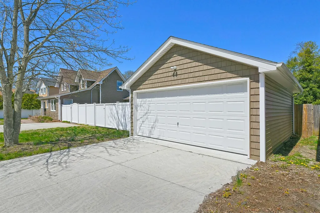 17 2nd Street Islip NY 11751