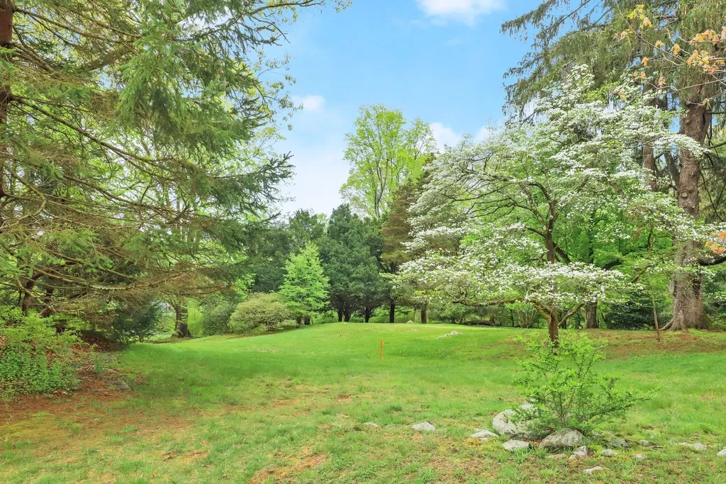 32-4 Orchard Drive Armonk NY 10504