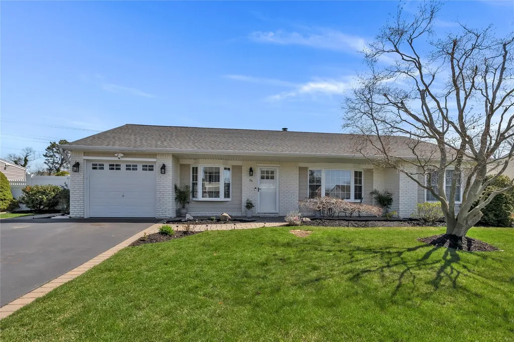 76 Sequoia Way Holbrook NY 11741