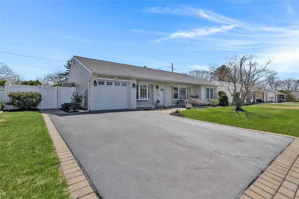 76 Sequoia Way Holbrook NY 11741