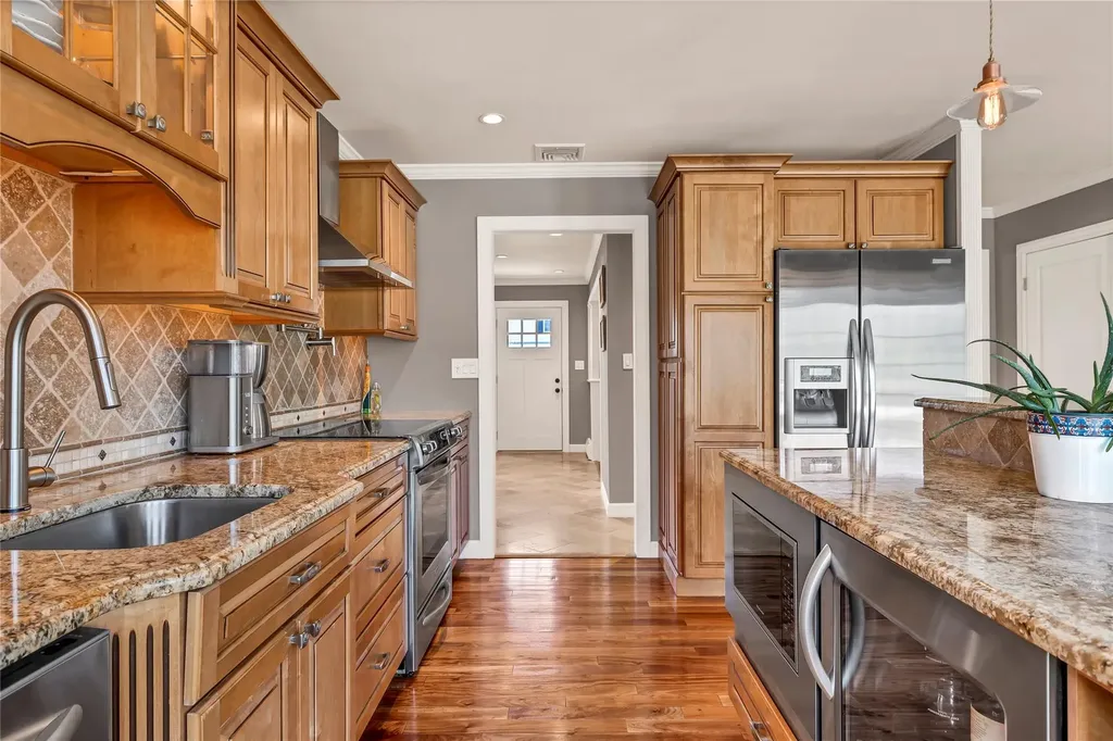 76 Sequoia Way Holbrook NY 11741