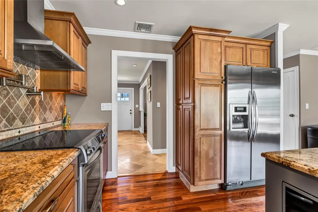 76 Sequoia Way Holbrook NY 11741