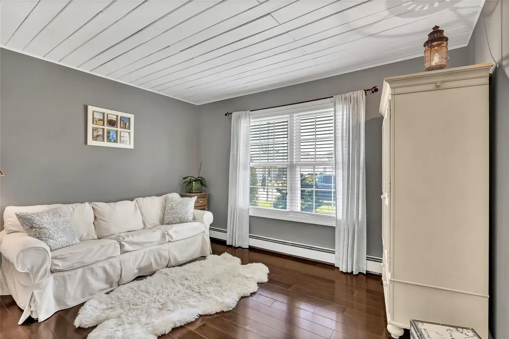 76 Sequoia Way Holbrook NY 11741