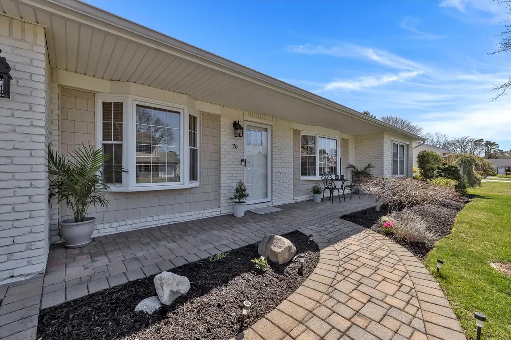 76 Sequoia Way Holbrook NY 11741