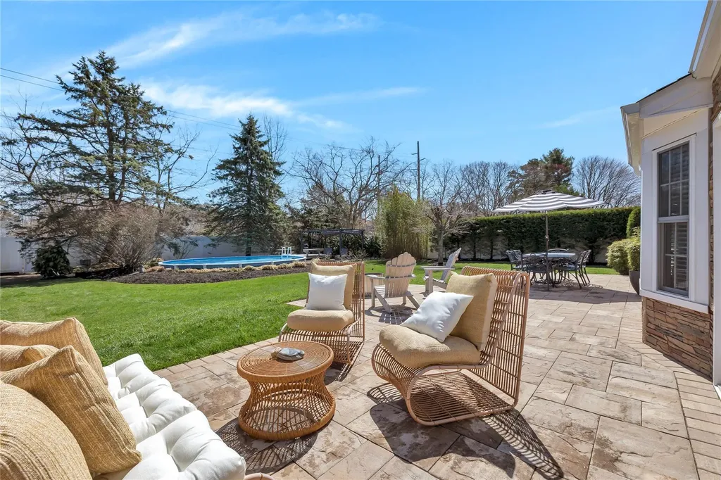 76 Sequoia Way Holbrook NY 11741