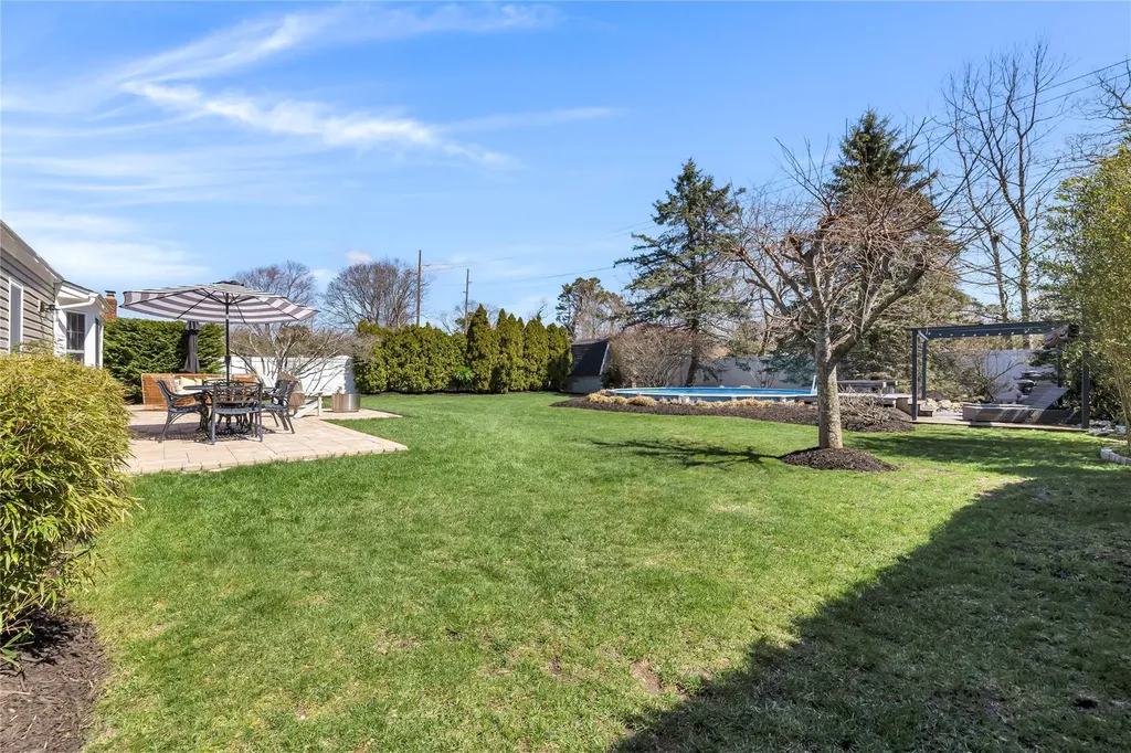 76 Sequoia Way Holbrook NY 11741