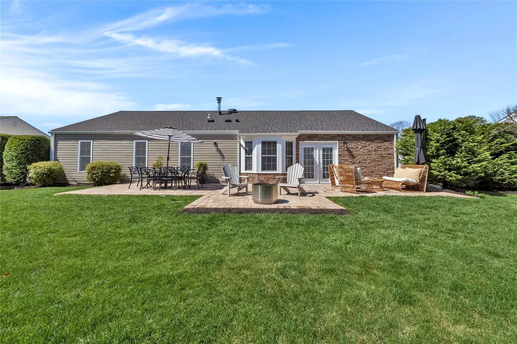 76 Sequoia Way Holbrook NY 11741