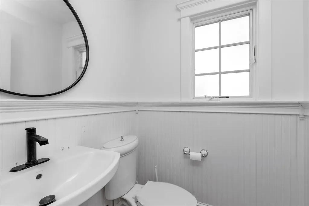4 Oak Ridge Lane Albertson NY 11507