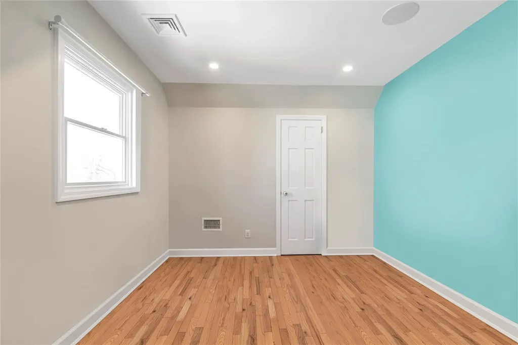 4 Oak Ridge Lane Albertson NY 11507