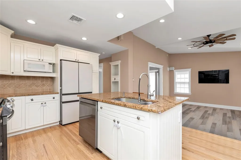 4 Oak Ridge Lane Albertson NY 11507