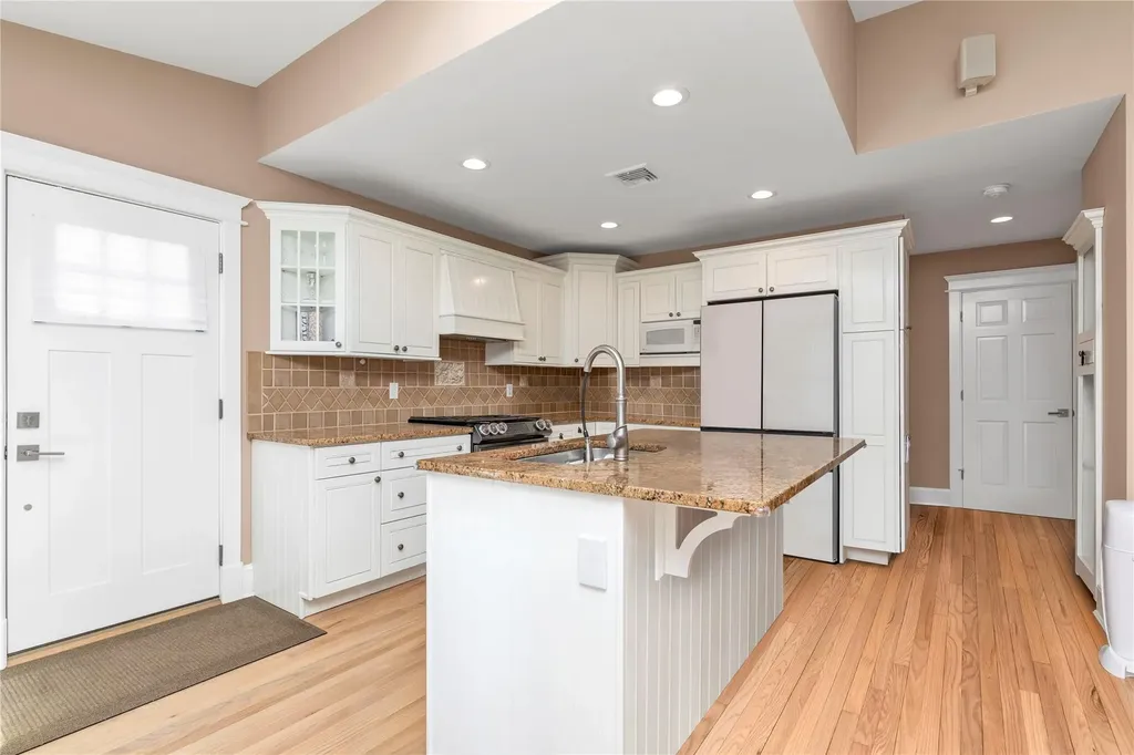 4 Oak Ridge Lane Albertson NY 11507