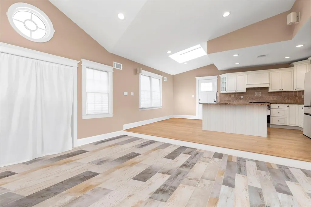 4 Oak Ridge Lane Albertson NY 11507