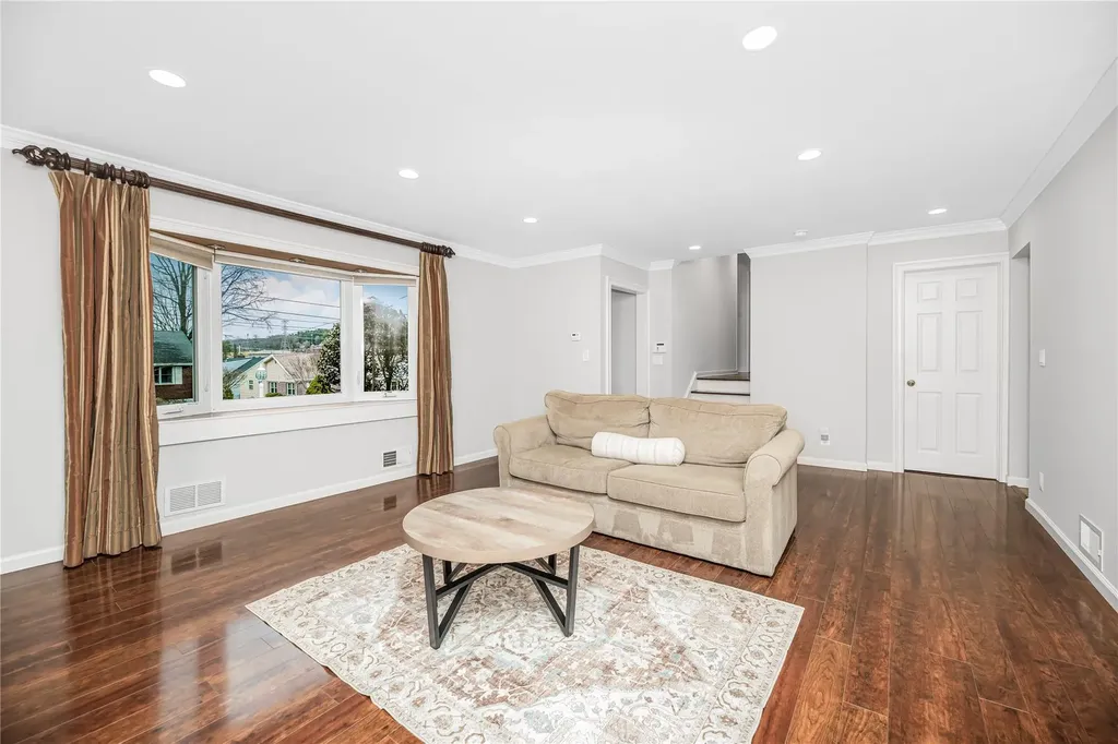 4 Ann Place Valhalla NY 10595