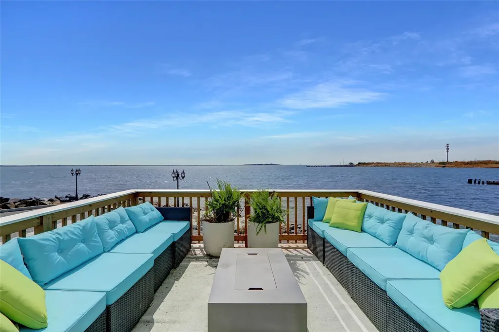 505 East Drive Babylon NY 11726