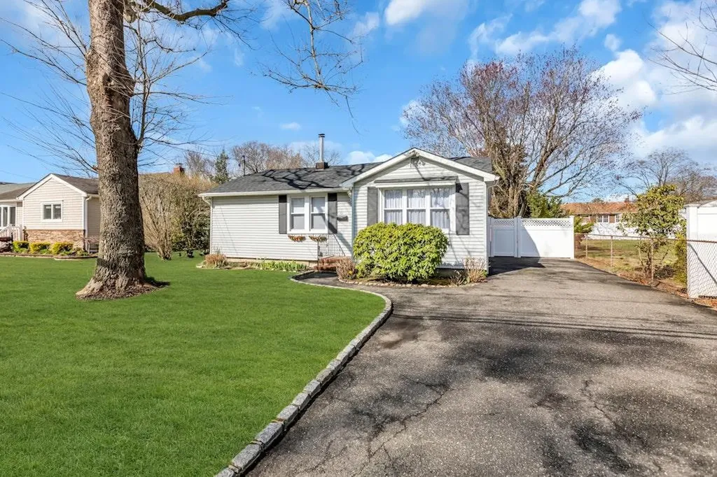 61 Eatondale Avenue Blue Point NY 11715