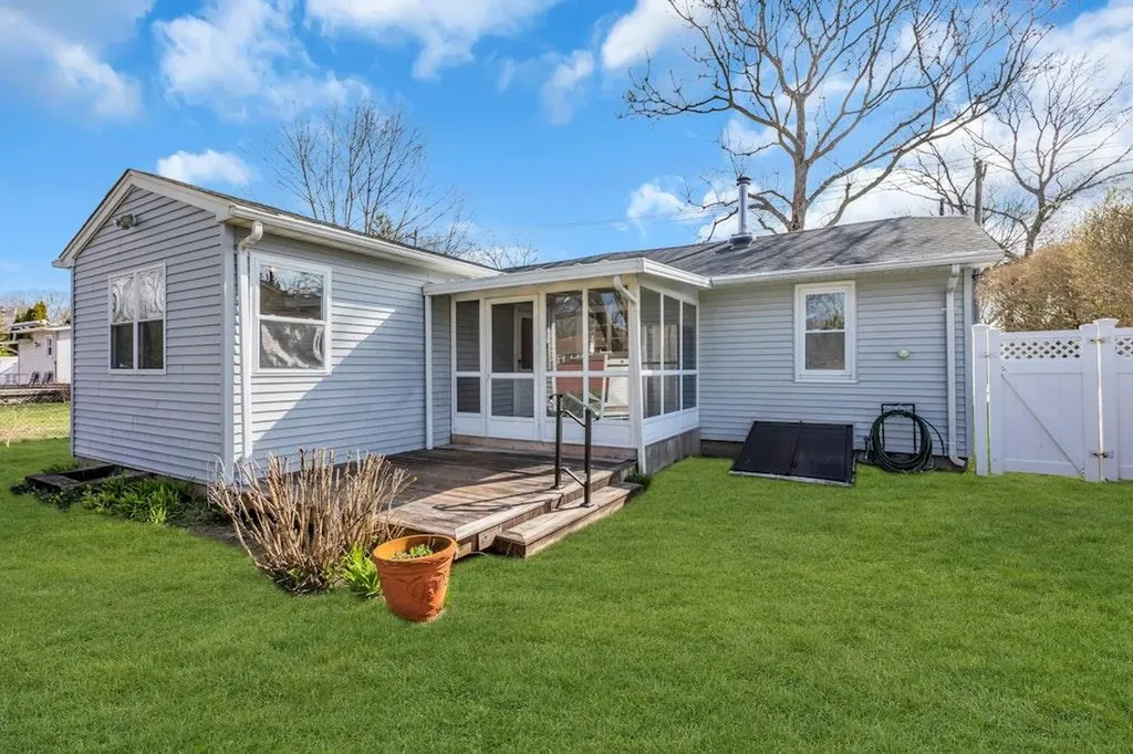 61 Eatondale Avenue Blue Point NY 11715