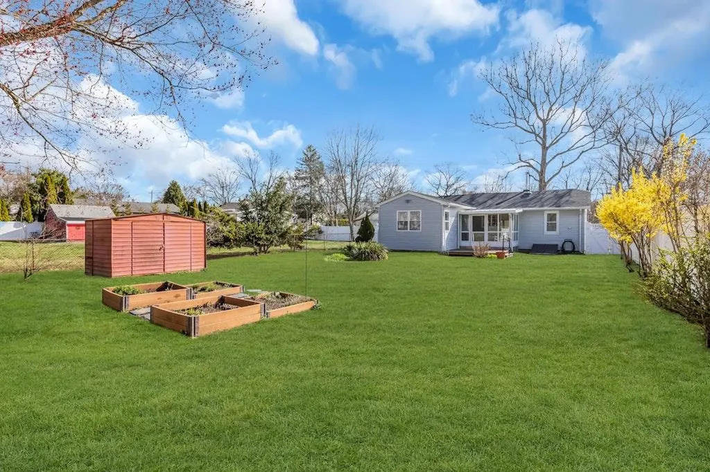 61 Eatondale Avenue Blue Point NY 11715