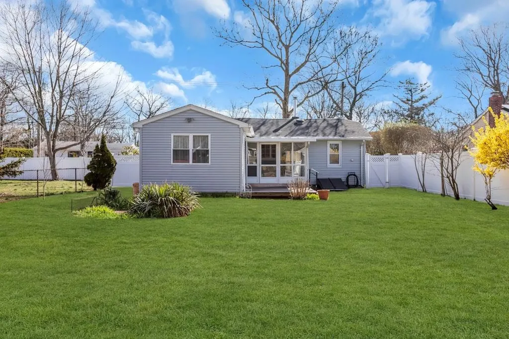 61 Eatondale Avenue Blue Point NY 11715