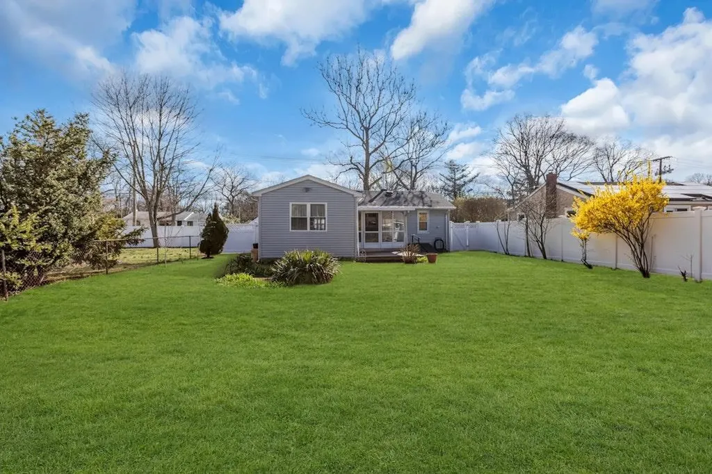 61 Eatondale Avenue Blue Point NY 11715