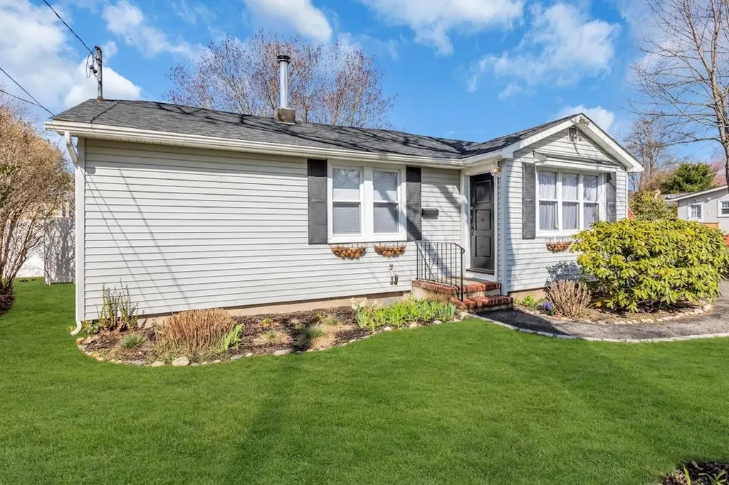 61 Eatondale Avenue Blue Point NY 11715