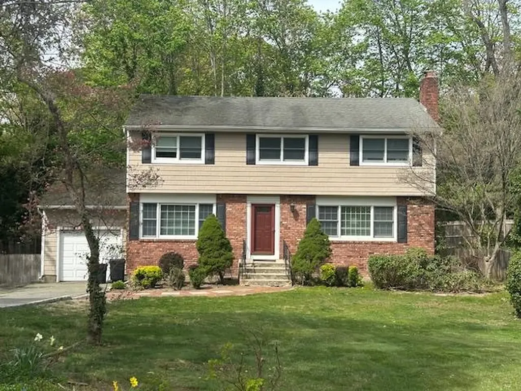 61 View Acre Drive Huntington NY 11743