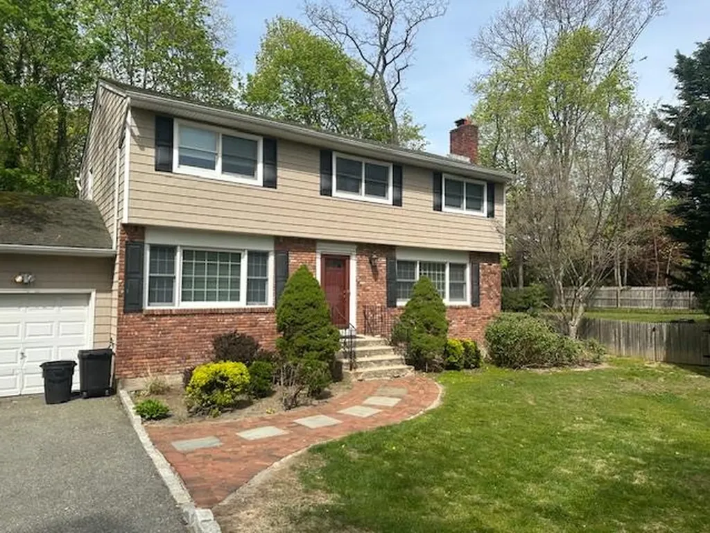 61 View Acre Drive Huntington NY 11743