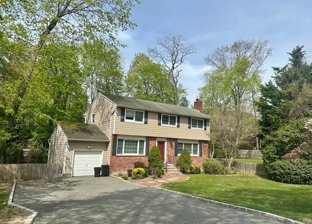 61 View Acre Drive Huntington NY 11743