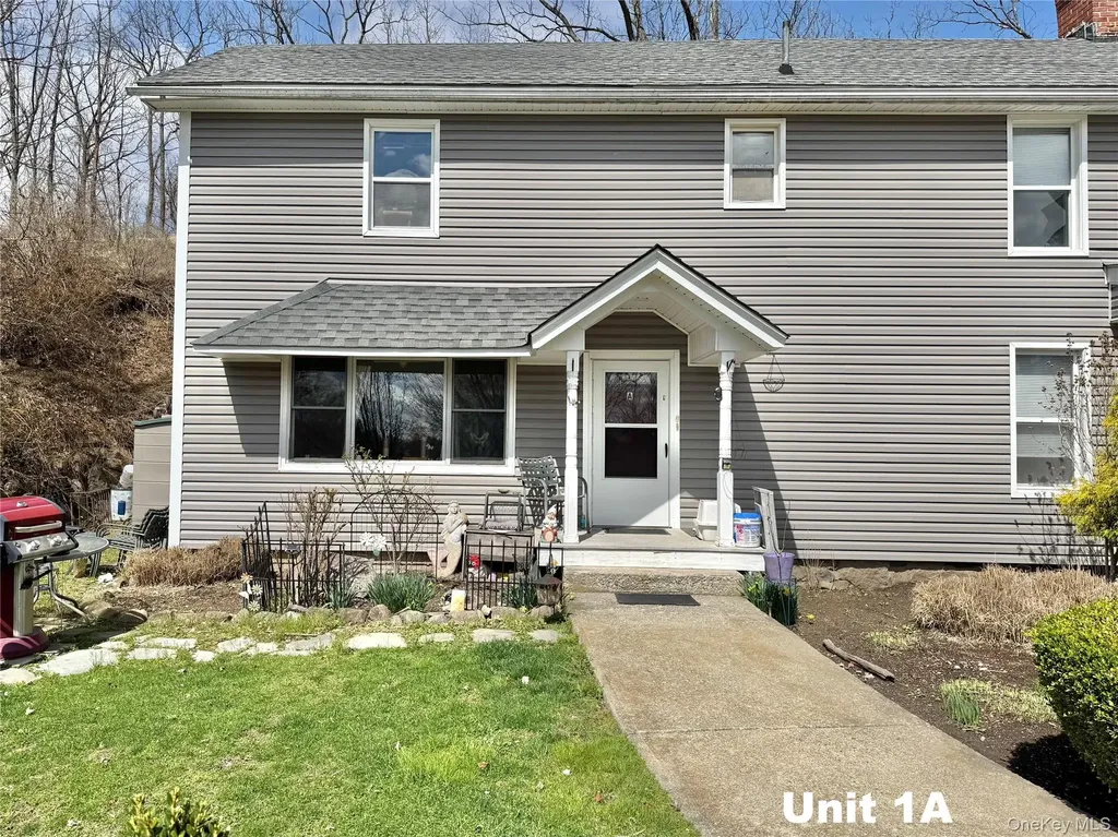 97 Deblock Road New Hampton NY 10958
