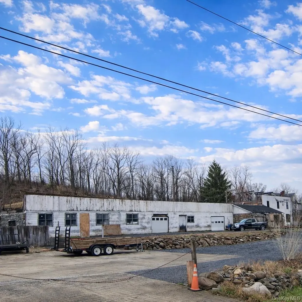 97 Deblock Road New Hampton NY 10958