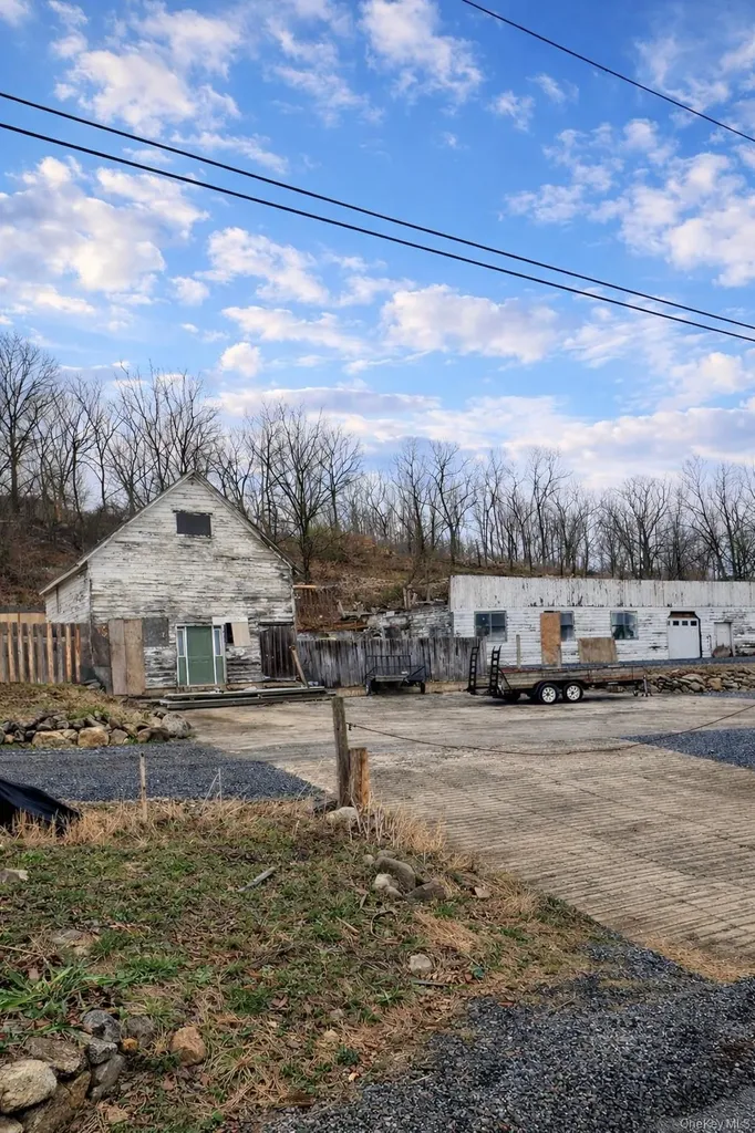 97 Deblock Road New Hampton NY 10958