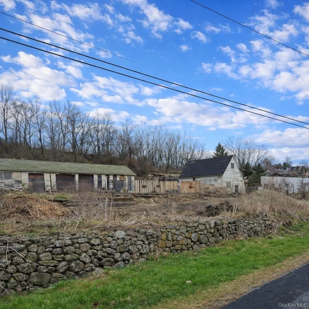 97 Deblock Road New Hampton NY 10958