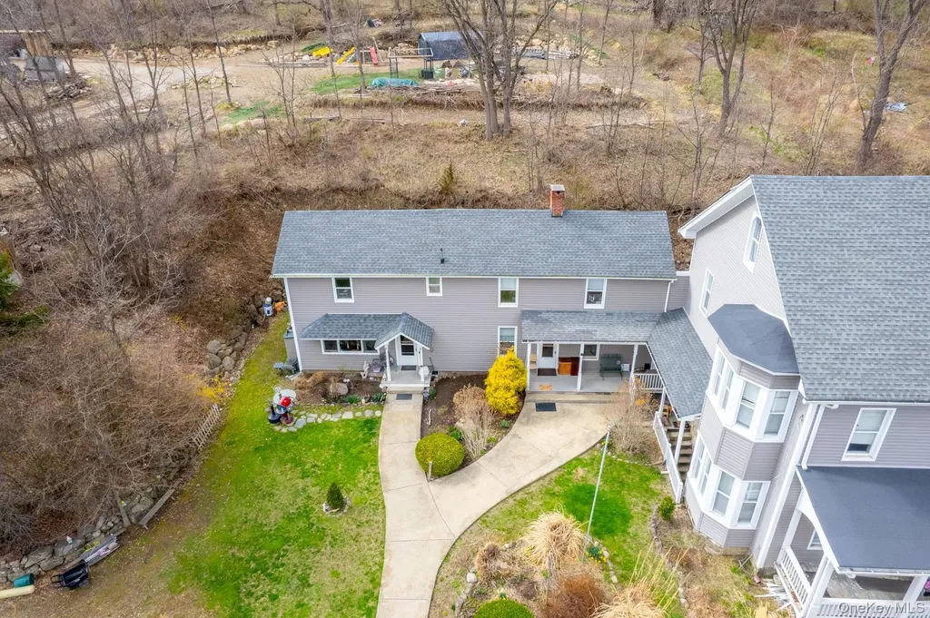 97 Deblock Road New Hampton NY 10958