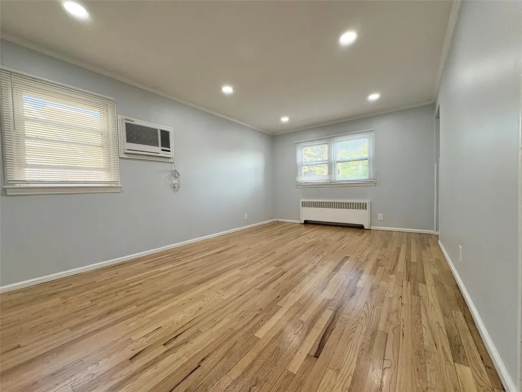 49 E Hawthorne Avenue Valley Stream NY 11580