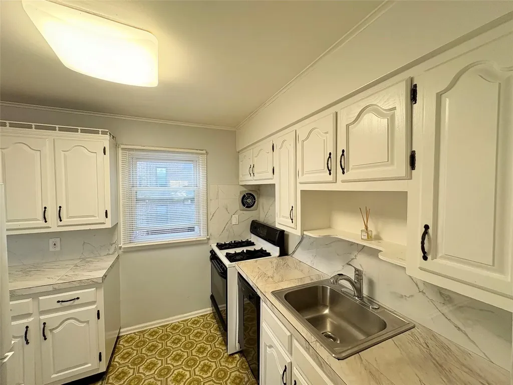 49 E Hawthorne Avenue Valley Stream NY 11580