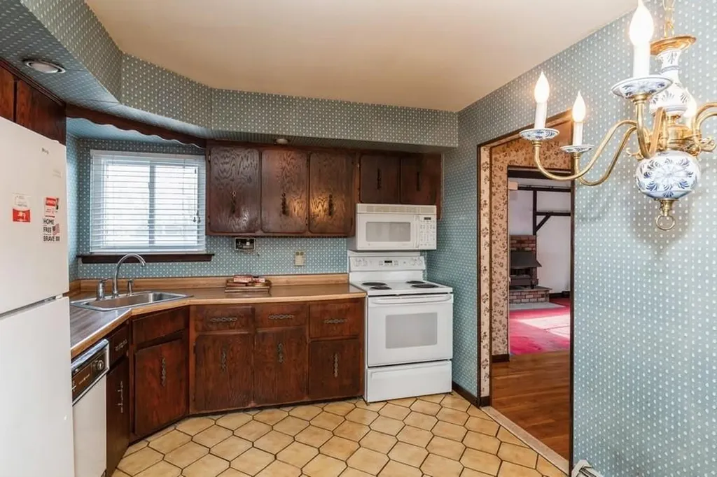 10 Anne Drive Selden NY 11784