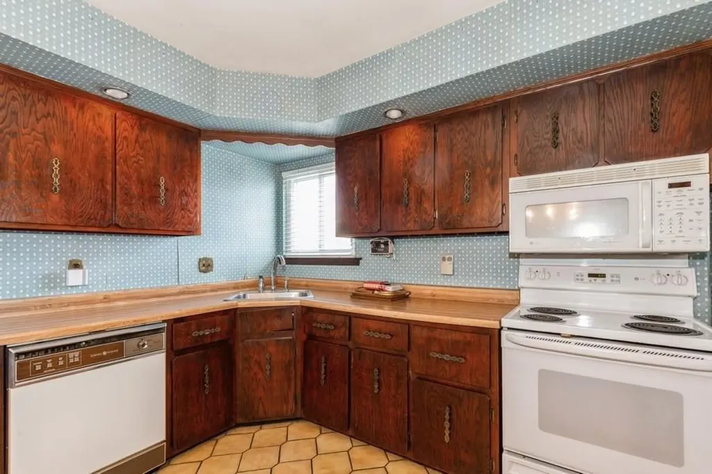 10 Anne Drive Selden NY 11784