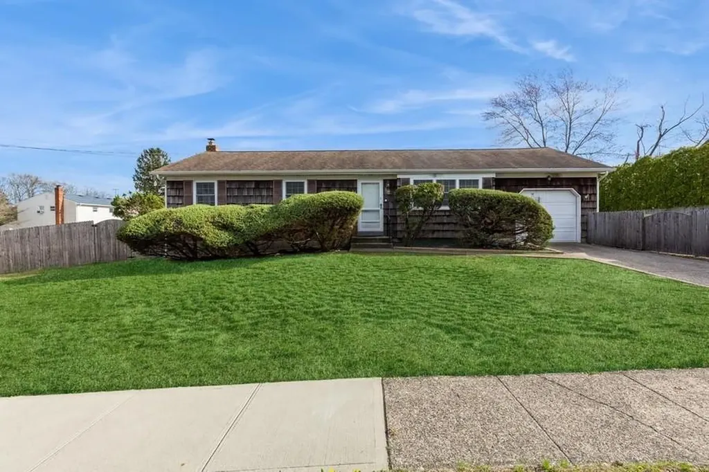 10 Anne Drive Selden NY 11784