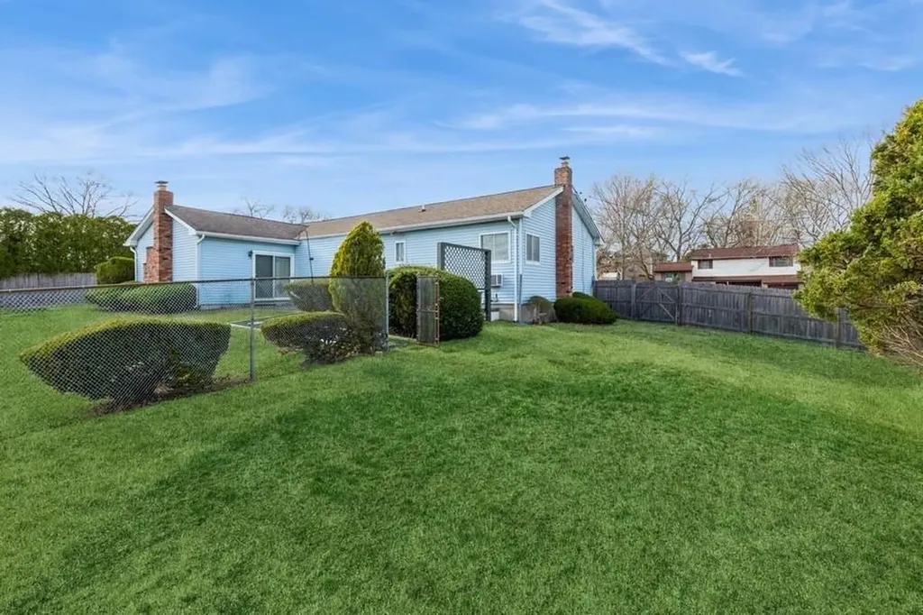 10 Anne Drive Selden NY 11784