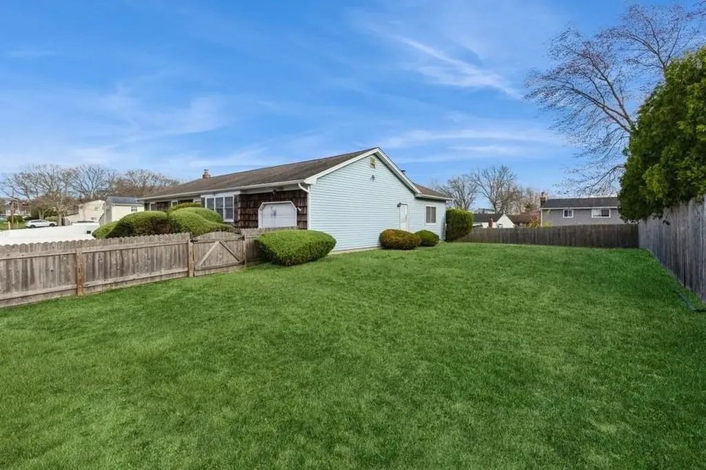 10 Anne Drive Selden NY 11784