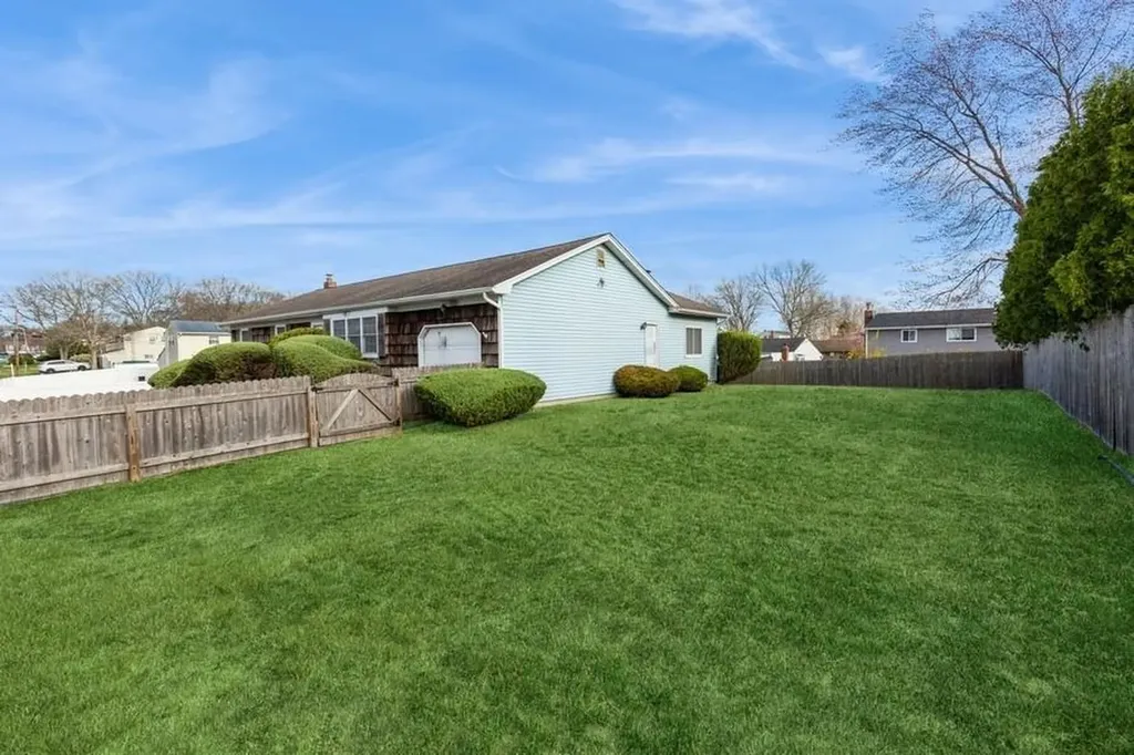 10 Anne Drive Selden NY 11784