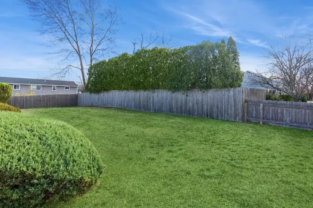 10 Anne Drive Selden NY 11784