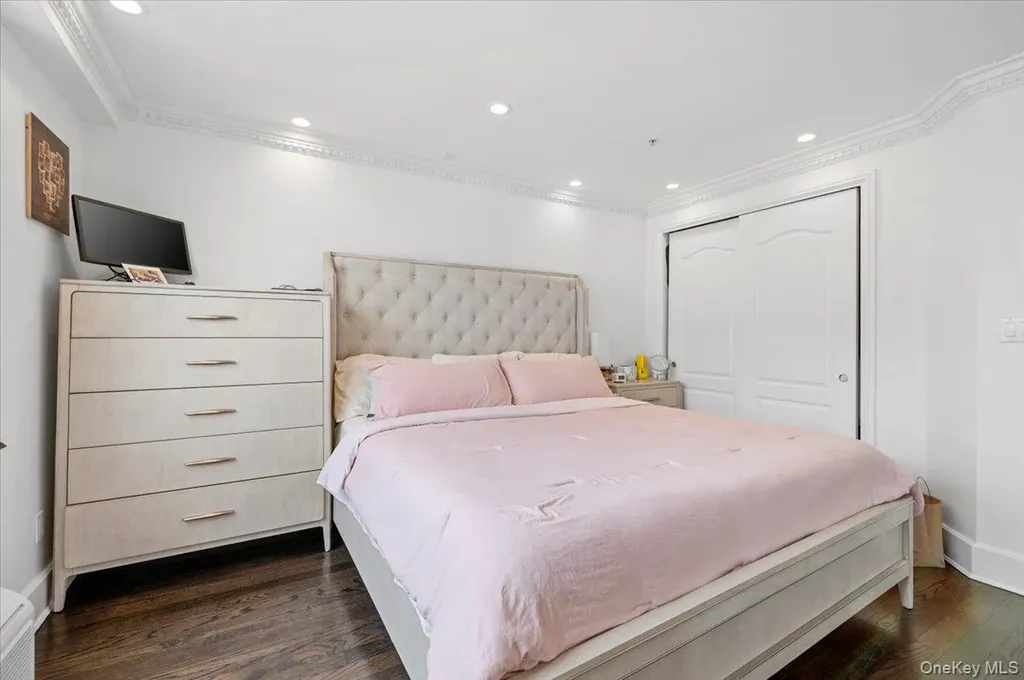 26 W Broadway Long Beach NY 11561