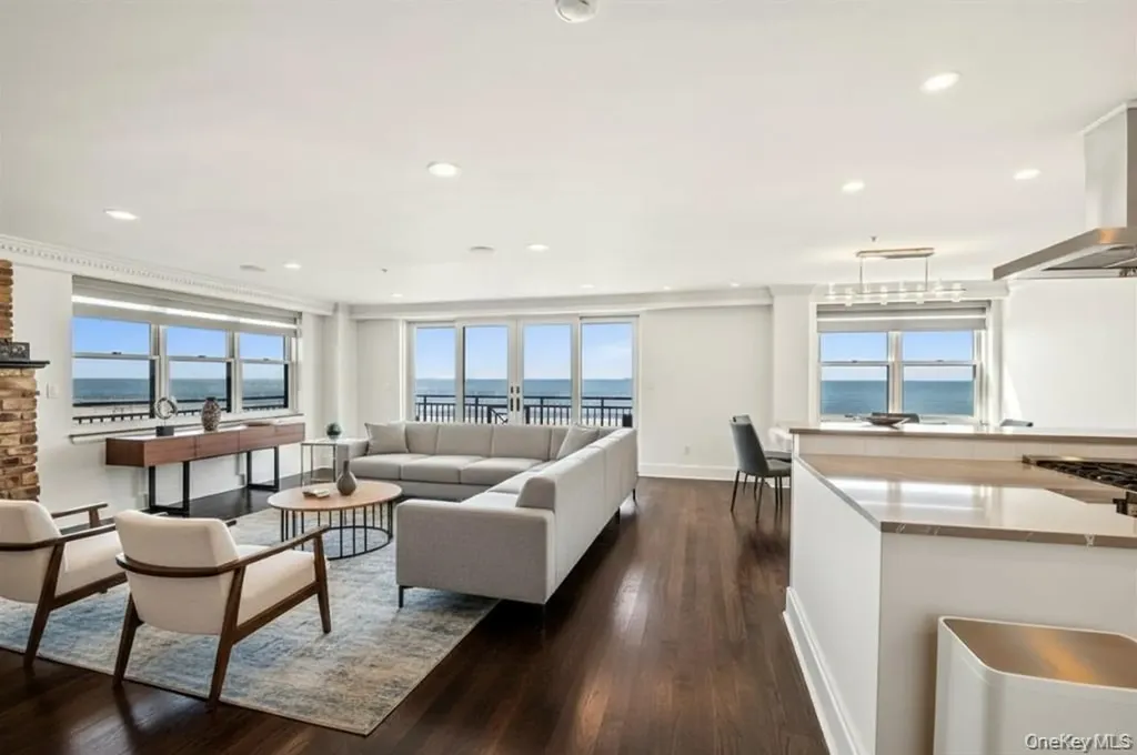 26 W Broadway Long Beach NY 11561
