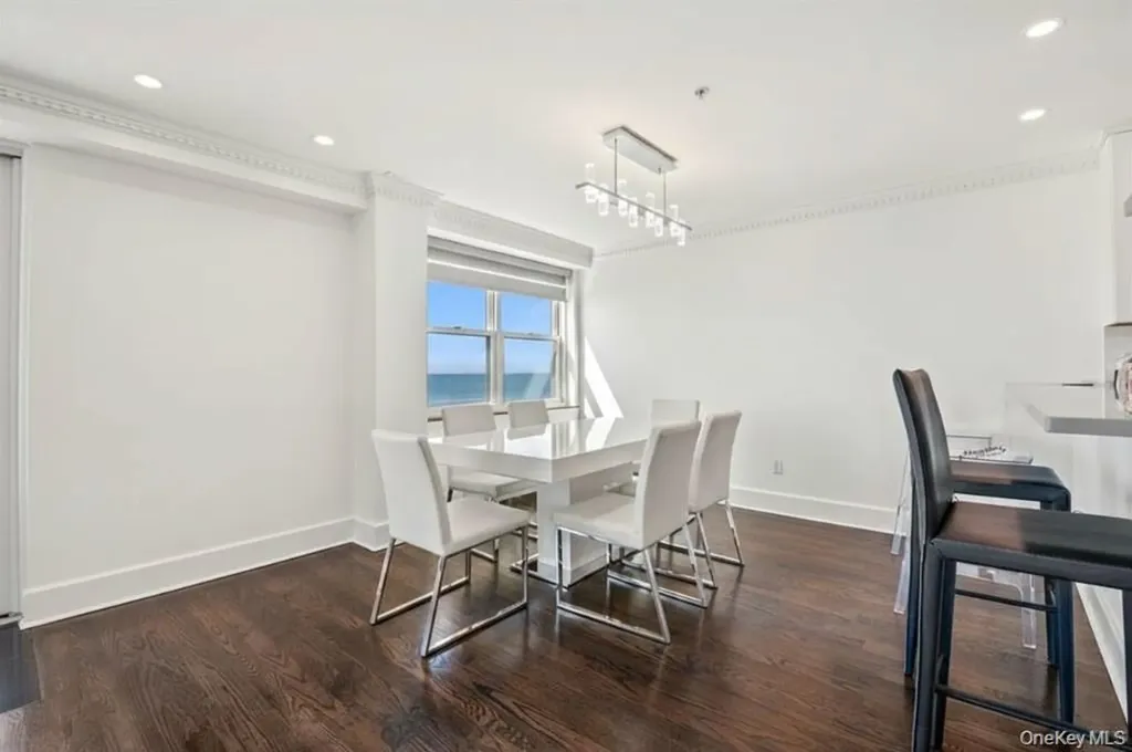 26 W Broadway Long Beach NY 11561