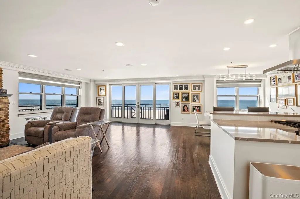 26 W Broadway Long Beach NY 11561