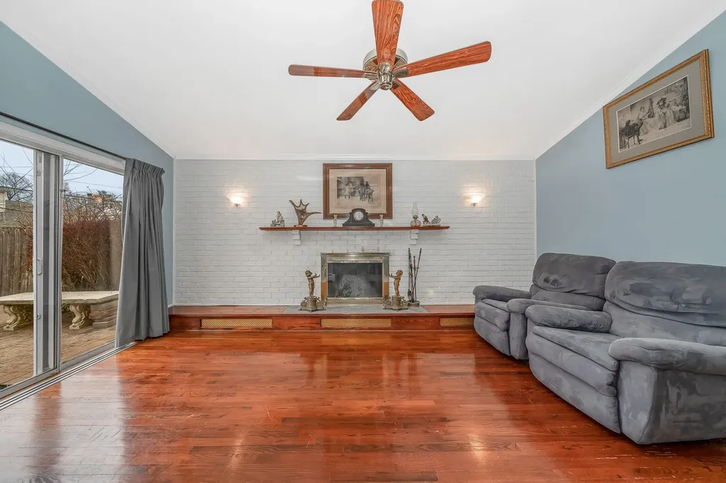 37 Marksman Lane Levittown NY 11756